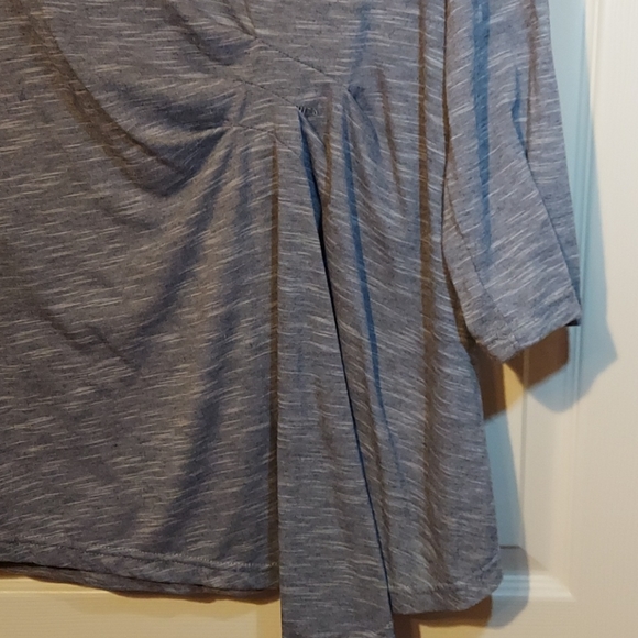 Asymmetrical hem blouse - Picture 2 of 2